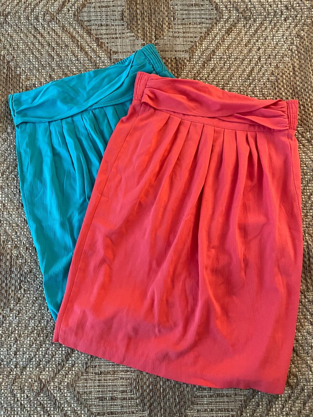 Set of 2 Maggie Lawrence Collection Coral and Jade gauze casual skirts SZ Small
